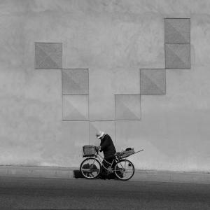 Walking Along Geometry Walking Along Geometry