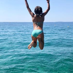 Toujours assortir son maillot à la couleur de l’eau Toujours assortir son maillot à la couleur de l’eau
