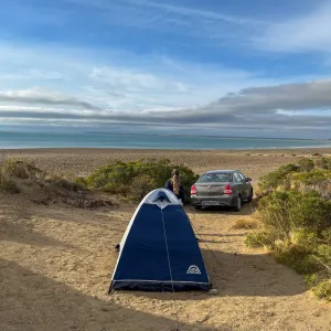 Acampando en una playa secreta patagonica Acampando en una playa secreta patagonica