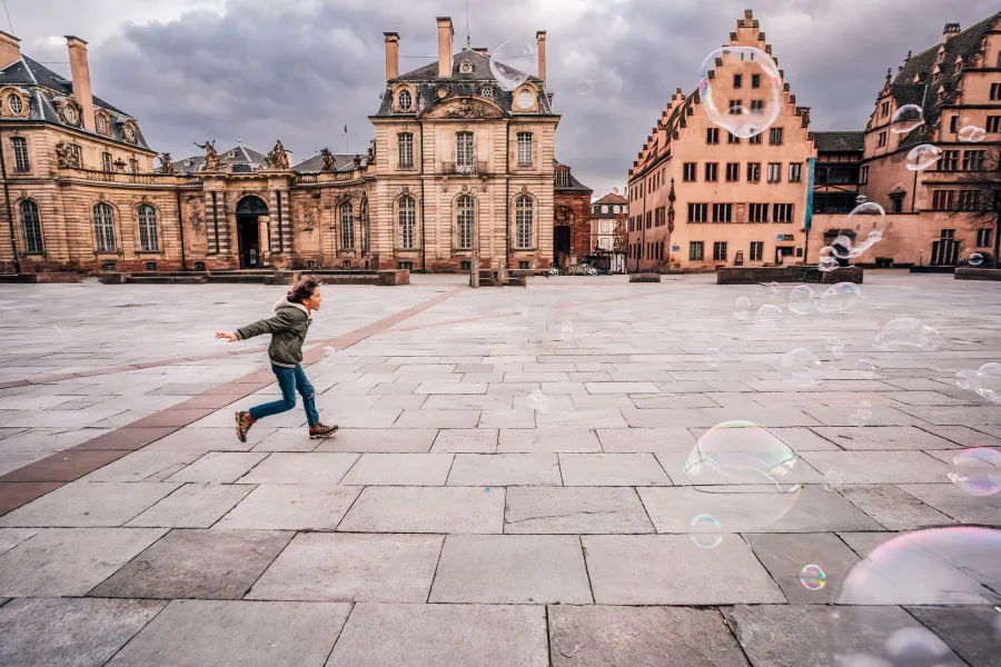 Chasing Bubbles Chasing Bubbles