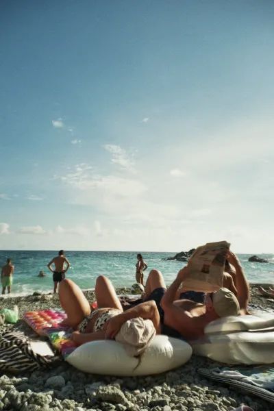 dolce far niente sulla spiaggia dolce far niente sulla spiaggia