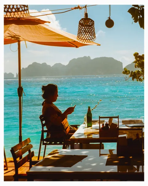 A moment of stillness in the sea