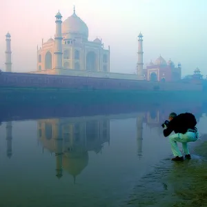 Photographer and Tajmahal