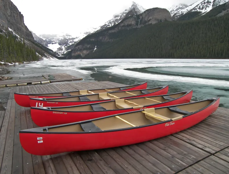 Canoes, Lake Louise, Albe