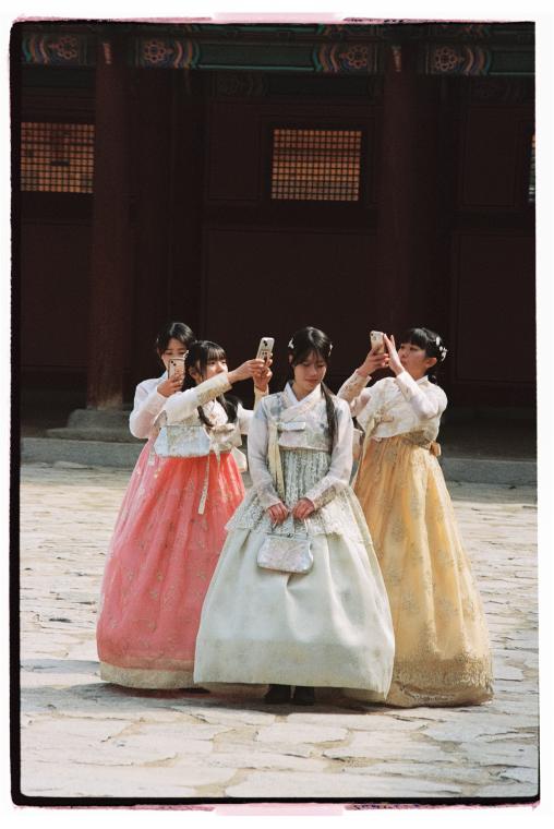 Gyeongbokgung people