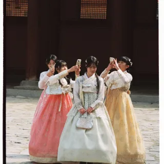 Gyeongbokgung people