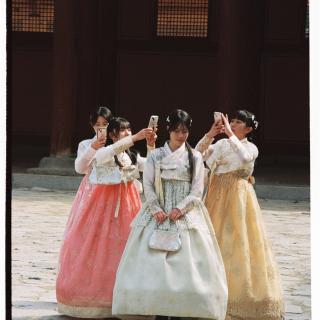 Gyeongbokgung people