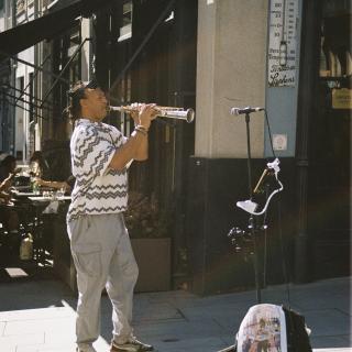 Musician in Porto on film | Portra 400